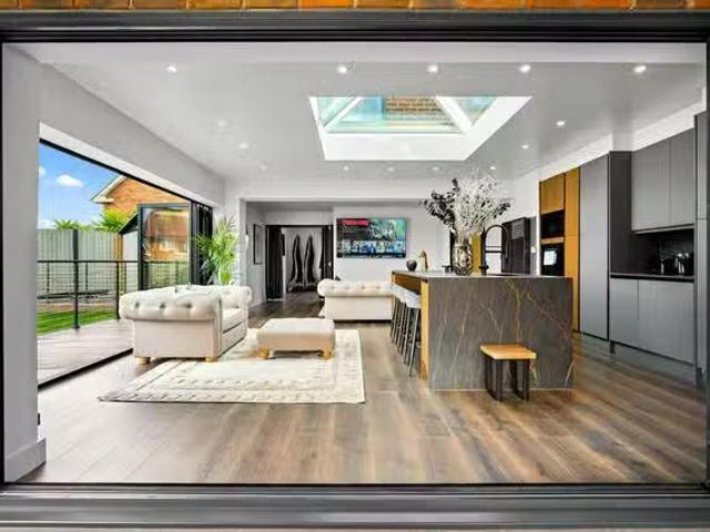 Plimsoll Grove, Quinton