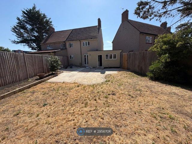 Plum Garth, Brentford TW8, 3 bed semi detached house to rent, £2,500 pcm | PrimeLocation