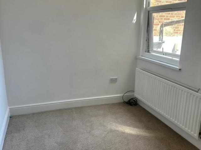 Plum Lane, London, London SE18, 2 bed flat to rent, £1,700 pcm | PrimeLocation