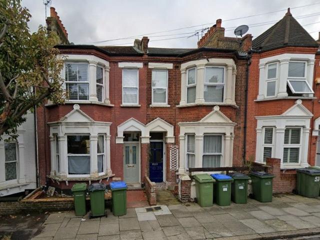 Plum Lane, London SE18, 2 bed flat to rent, £1,900 pcm | PrimeLocation