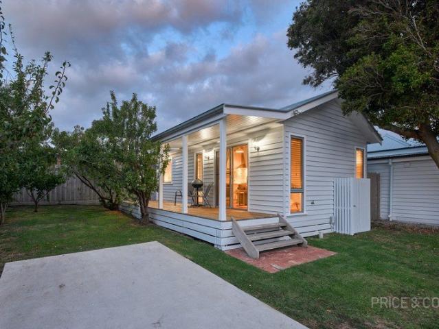 Plum Tree Cottage A Private One Bedroom Retreat with Timeless Charm