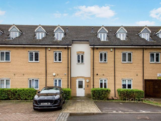 Plum Tree Court, 2 Ingrebourne Avenue, Romford RM3, 2 bed flat to rent, £1,450 pcm | PrimeLocation