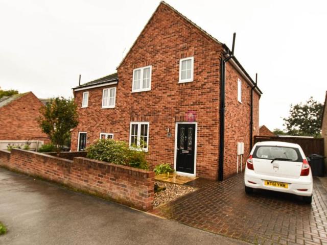 Plumbley Hall Road, Mosborough, S20 3 bed semi detached house to rent £1,100 pcm £254 pw