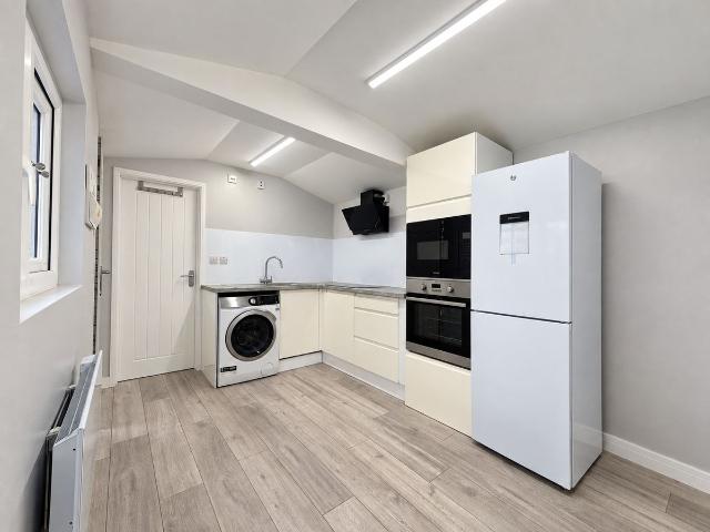 Plumer Road, High Wycombe HP11, 1 bed flat to rent, £1,075 pcm | PrimeLocation