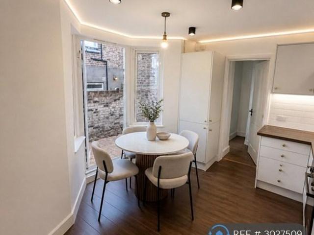 Plumstead High St, London, SE18 1 bed in a house share to rent £1,200 pcm £277 pw