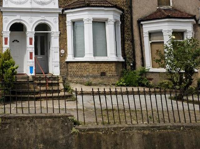 Plumstead High Street, London Studio to rent £1,045 pcm £241 pw