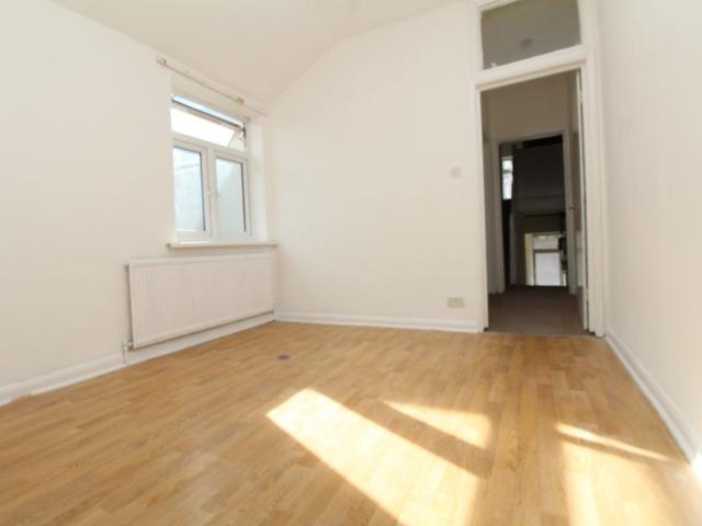 Plumstead High Street, London SE18, 3 bed maisonette to rent, £1,750 pcm | PrimeLocation