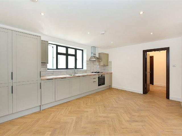 Plumstead High Street, Plumstead, London SE18, 2 bed flat to rent, £2,000 pcm | PrimeLocation