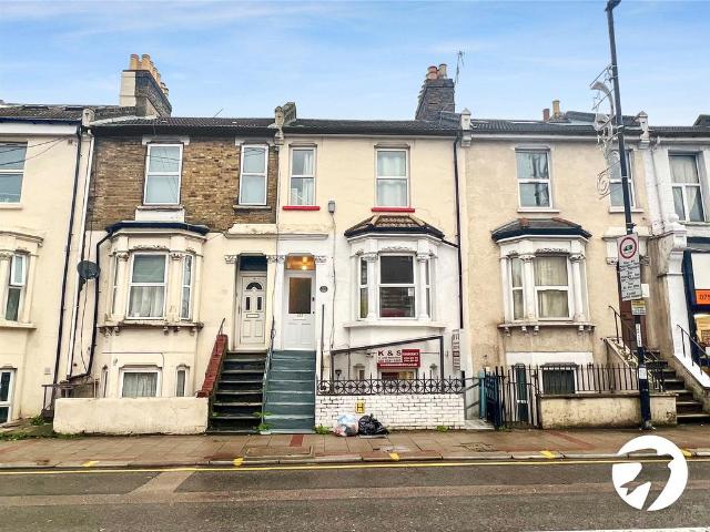 Plumstead High Street, Plumstead, SE18 3 bed terraced house to rent £1,850 pcm £427 pw