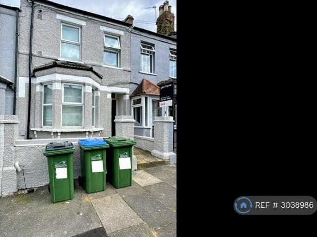 Plumstead, London, SE18 3 bed terraced house to rent £2,100 pcm £485 pw