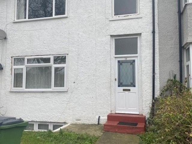 Plumstead, London SE18, 2 bed flat to rent, £1,700 pcm | PrimeLocation