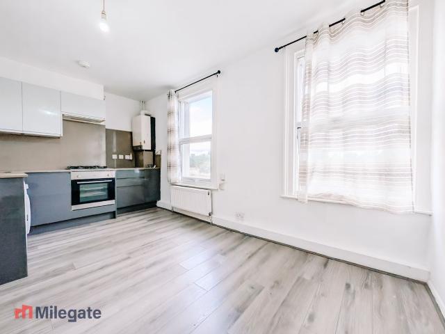Plumstead Road, Plumstead SE18, 1 bed flat to rent, £1,100 pcm | PrimeLocation