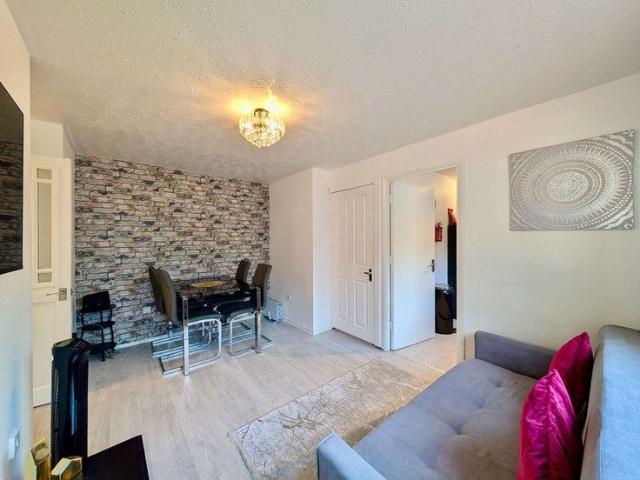 Plumtree Close