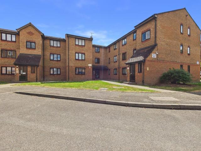 Plumtree Close, Dagenham RM10, 2 bed flat to rent, £1,550 pcm | PrimeLocation