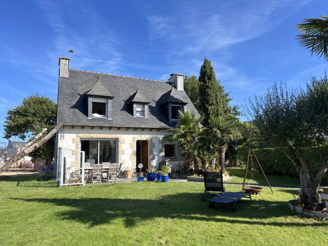 Plurien 22240. Centre bourg, au calme. Maison de 108 m2