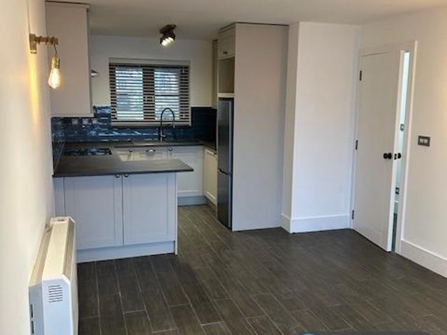 Plymouth Wharf, London, E14 1 bed flat to rent £1,900 pcm £438 pw