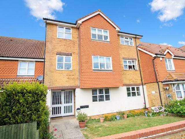 Plymouth Close, Eastbourne BN23, 2 bed flat to rent, £1,450 pcm | PrimeLocation