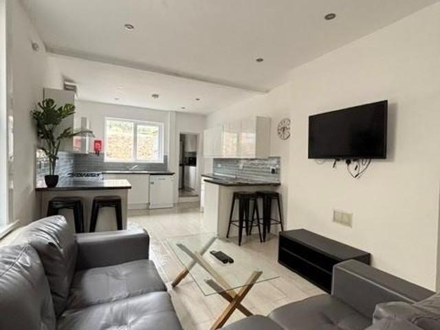 Plymouth PL4 6 bed terraced house to rent £565 pcm £130 pw