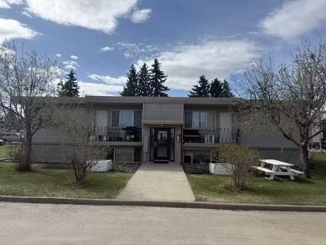 PN 081 Clean 2 bed 1 bath in West Edmonton mature Neighbourh.