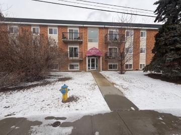 King Edward Park, Edmonton, Alberta - Parking