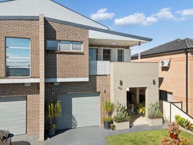 pSolid Full Brick Family Home/p