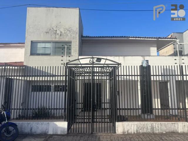 Prédio comercial no coração do Calhau 10 salas
