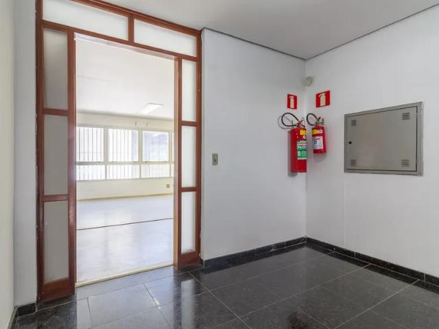 Prédio comercial inteiro à venda com 672m² e 10 vagas na Chácara Santo Antônio