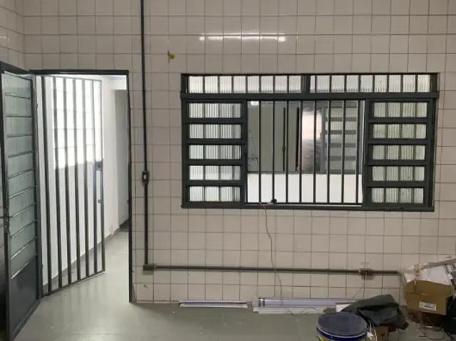 Prédio comercial, reformado a poucos metros da ponte anhanguera