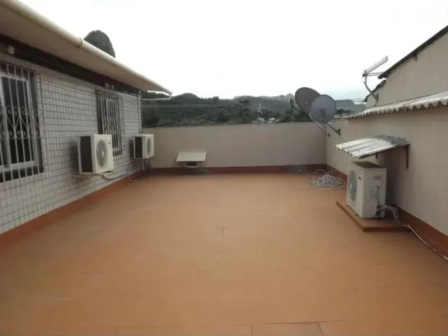 Prédio comercial 1 e 2 andar com 110m2 por andar na Curicica