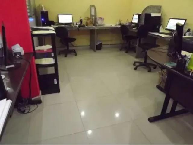 Prédio comercial 1 e 2 andar com 110m2 por andar na Curicica