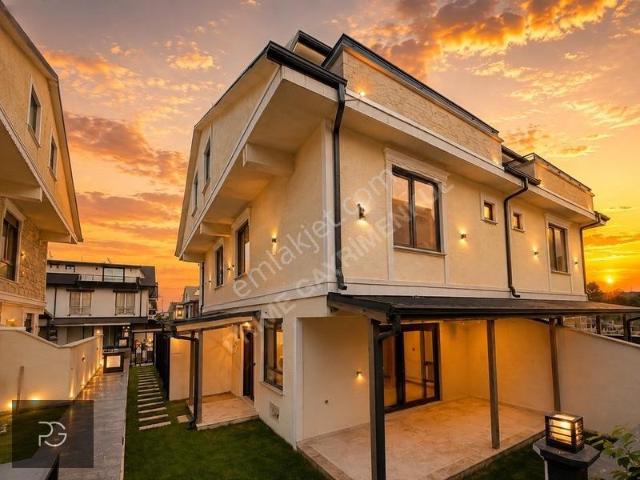 Prıme'dan Kocaali'de Geniş Bahçeli Verandalı Villa Şıklığı!