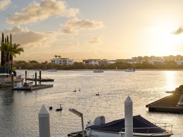 Protected Sovereign Island's Waterfront | Broadwater Views | Bridge Free Access