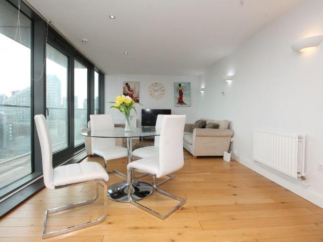 Proton Tower, Blackwall Way, London 2 bed flat to rent £2,700 pcm £623 pw