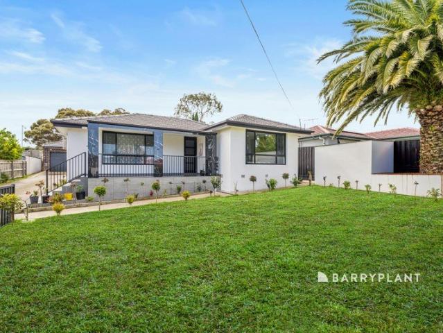 Proudly Presenting a Spacious Family Home with Two Living Areas in Prime Doveton!