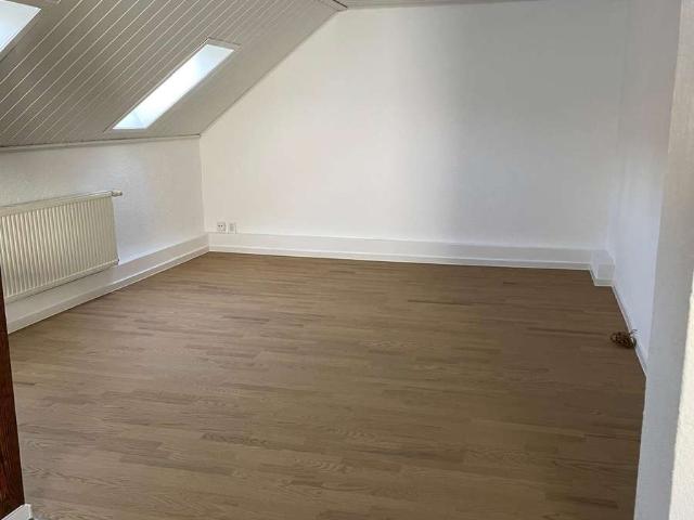 Prov frei – Frankfurt Heddernheim, Charmante 2 Zimmer Wohnung, 2. OG, frisch saniert