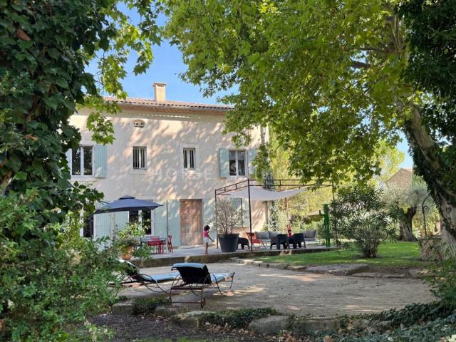 Provence Belle Bastide sur 3,5 hectares 800m² Charleval