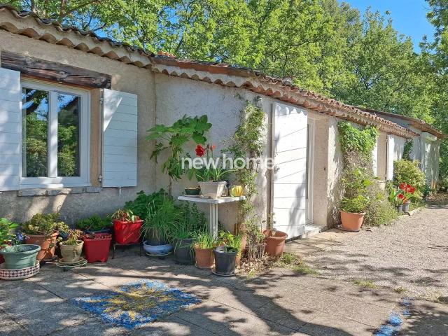 Provence dans la campagne: au calme maison et gîte avec pis. 180m² Fayence