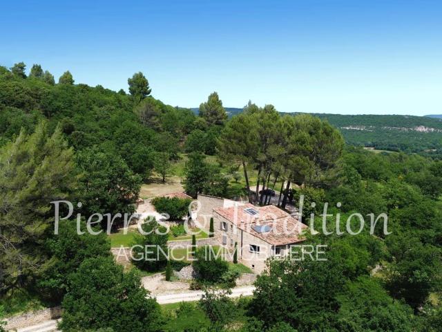 Provence, Luberon, Magnifique Propriété de caractère avec 11. 307m² Saint Martin de Castillon