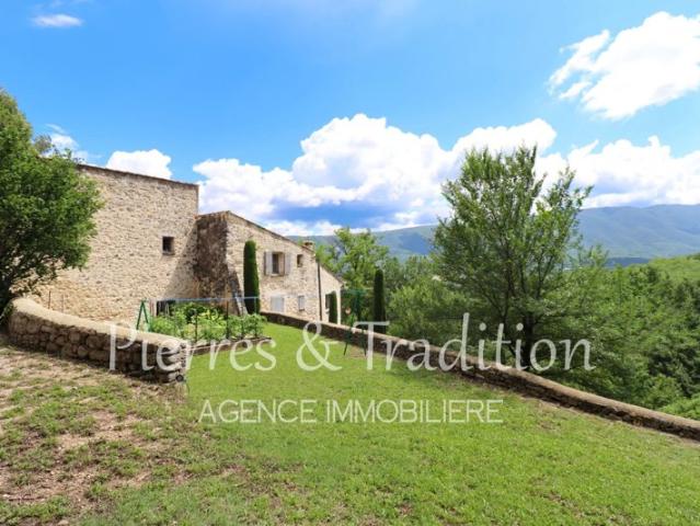 Provence, Luberon, Magnifique Propriété de caractère avec 11ha et vue panoramique