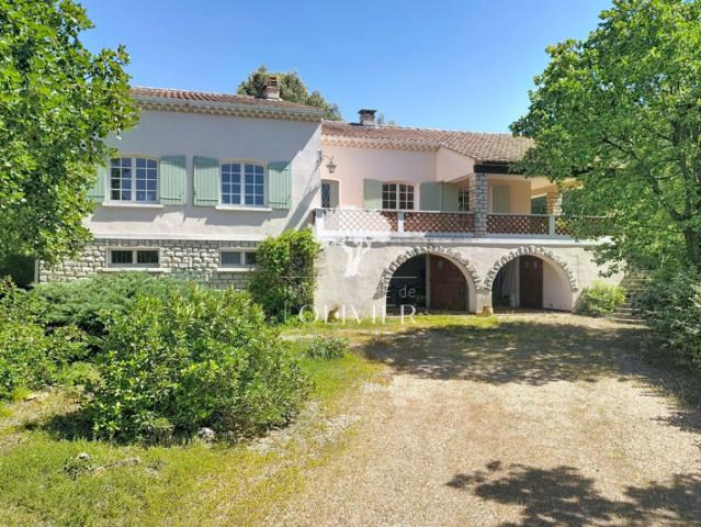 PROVENCE Propriété au coeur du Luberon avec vue,4 chambres
