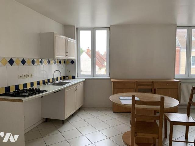PROVIN, centre ville: T3 duplex à louer 640 euros