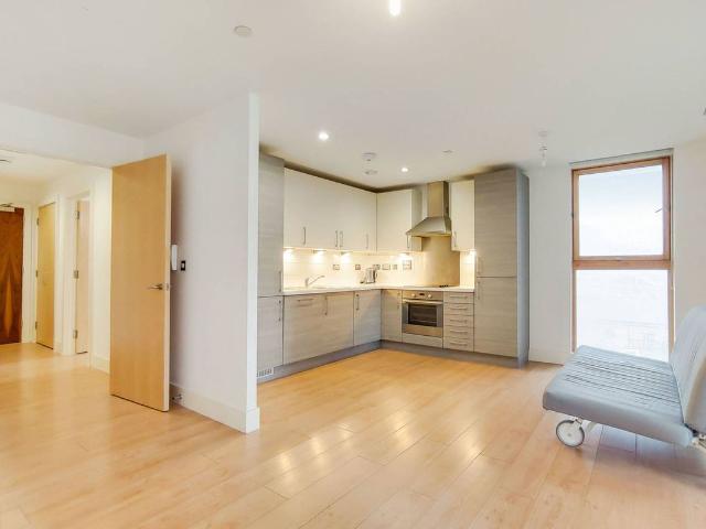 Province Square, Canary Wharf, London E14, 2 bed flat to rent, £2,384 pcm | PrimeLocation