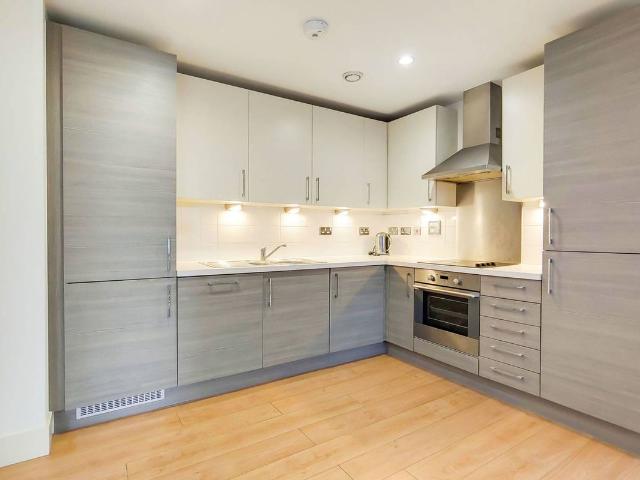 Province Square, Canary Wharf, London E14, 2 bed flat to rent, £2,384 pcm | PrimeLocation