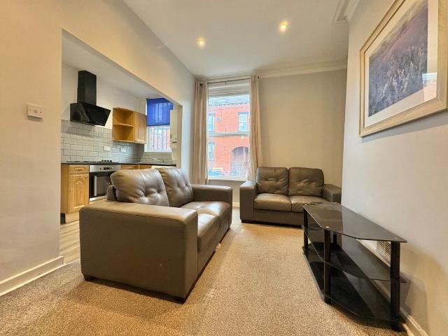 Providence Avenue, Woodhouse, Leeds LS6, 1 bed flat to rent, £825 pcm | PrimeLocation