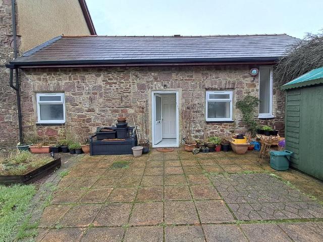 Providence Hill, Narberth 1 bed flat to rent £500 pcm £115 pw