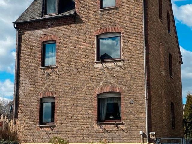 Provisionfrei! Mehrgenerationenhaus mit sehr viel Potenzial