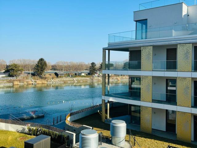PROVISIONFREI! ERSTBEZUG! THE SHORE! DIREKTEM BLICK AUF DIE DONAU! RUHIG! HELLE 2. ZIMMER MIT 7m² BALKON! CONCIERGESERVICE! FITNESS! SPA BEREICH! EINBAUKÜCHE