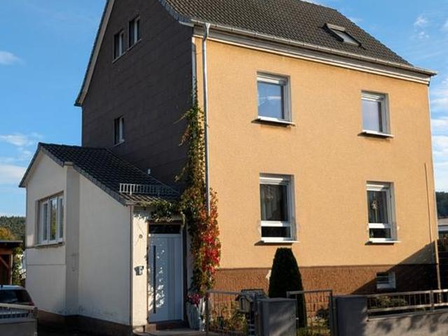 Provisionfrei Freistehendes Einfamilienhaus modernisiert