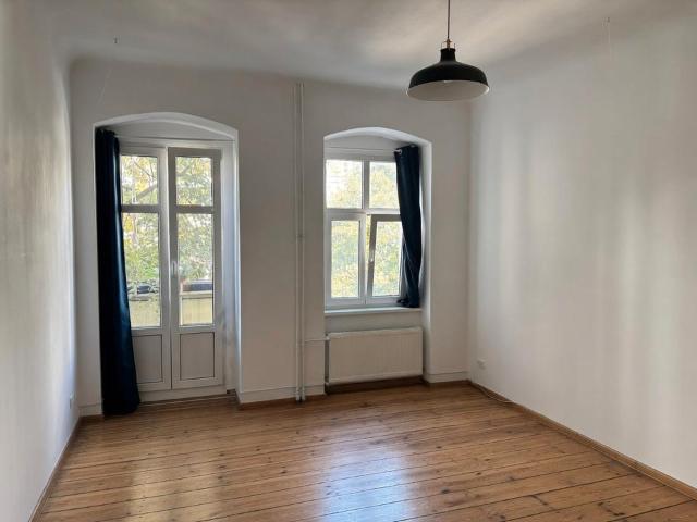 Provisionsfrei: 4 Zimmer Altbauwohnung 104qm, 2 Balkone, Eigenbed