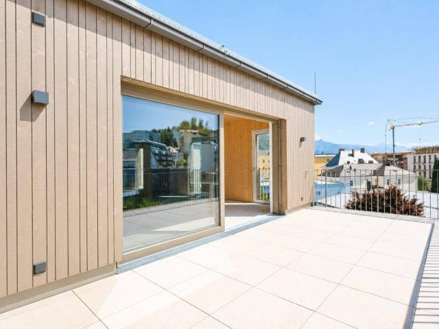 PROVISIONSFREI – 4 Zimmer Dachgeschosswohnung in Holzbauweise mit zwei Balkonen und Gebirgsblick!